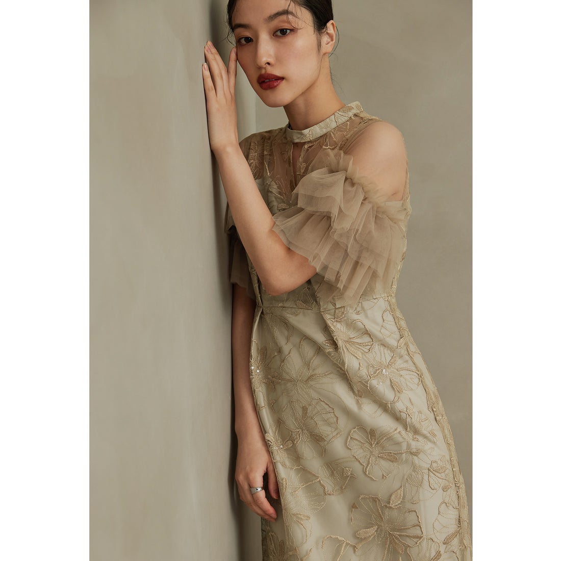 ニアナ niana スパンコール刺繍レースドレス キーホールネック 結婚式