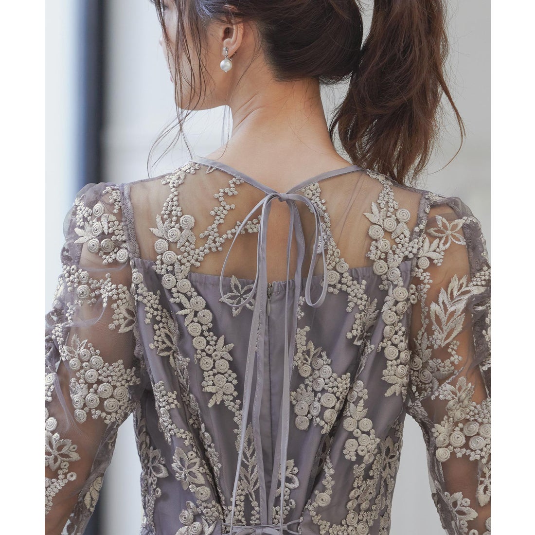 ニアナ niana 刺繍レース バックリボン パーティードレス （モカ