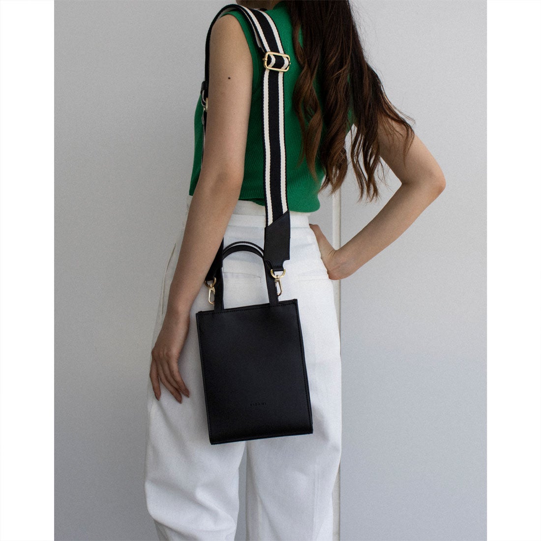 リパーニ RIPANI ラインストラップショルダーバッグ （ブラック