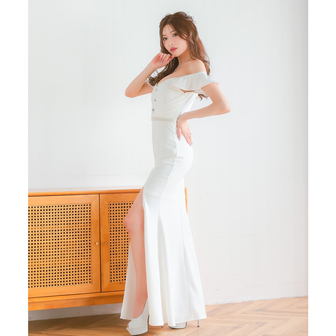 ティカ Tika キャバドレス タイト ロングドレス 谷間 オフショルダー