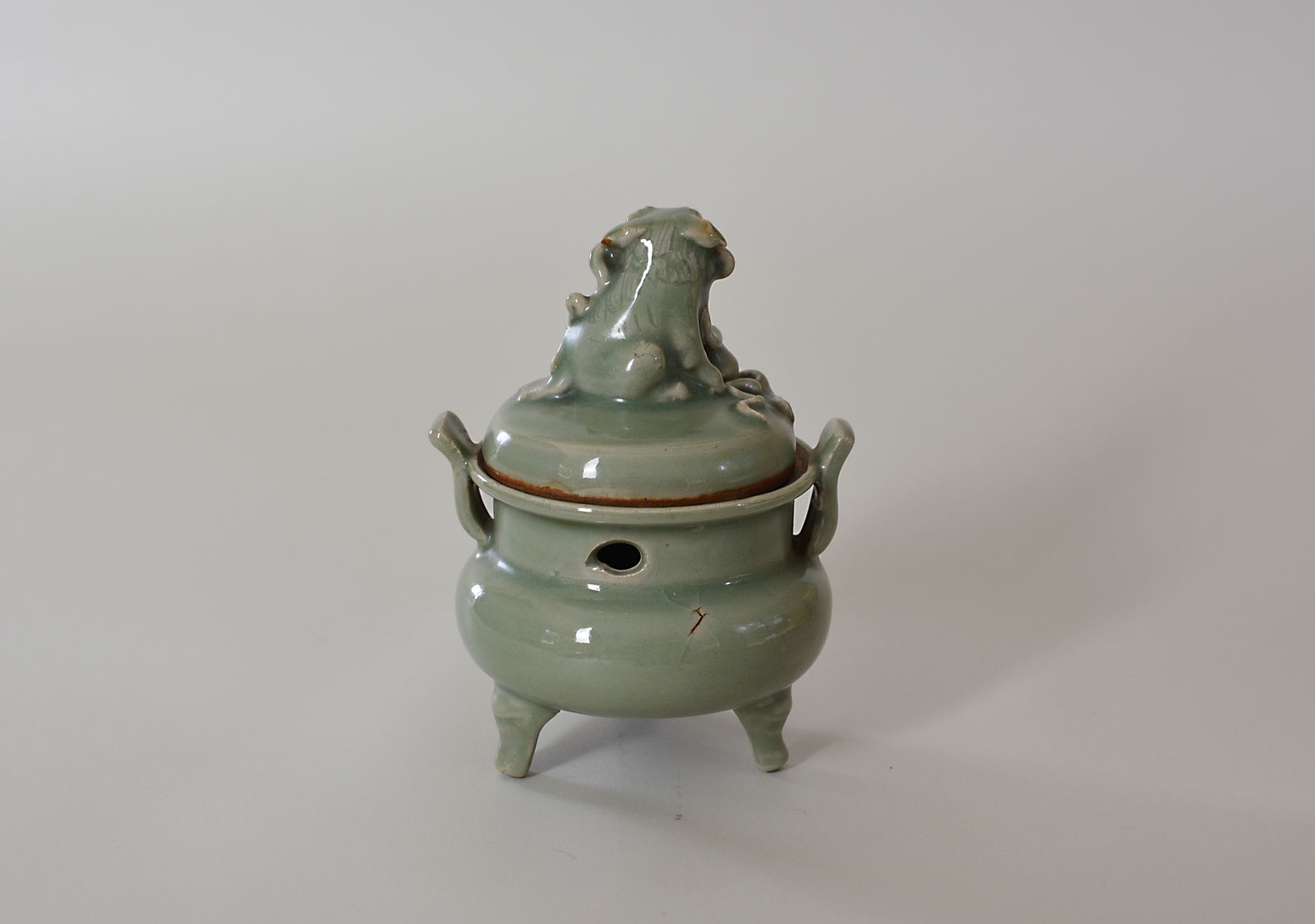 D000049-1950｜七官青磁獅子紐香炉｜本間美術館所蔵作品データベース