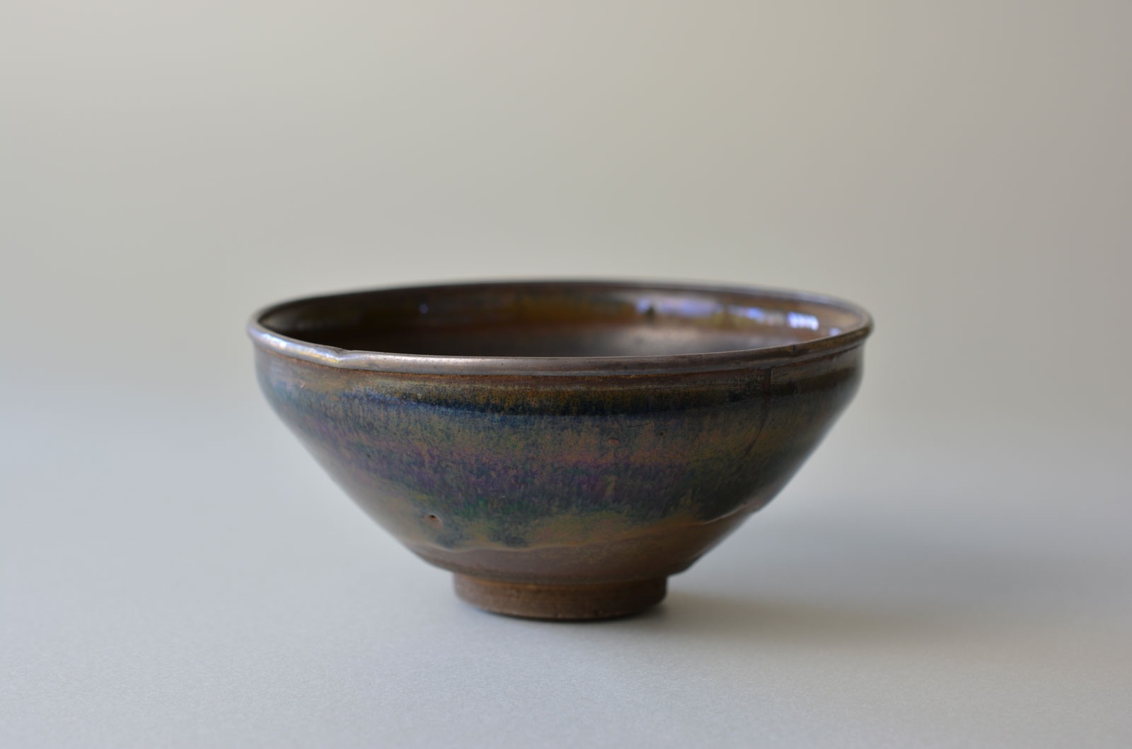 D000002-1950｜虹天目茶碗｜本間美術館所蔵作品データベース｜公益財団