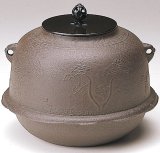 通販【茶道具】 やつれ風炉 鉄 竹地紋尾垂釜添 *菊地政光* 欠風炉*名残
