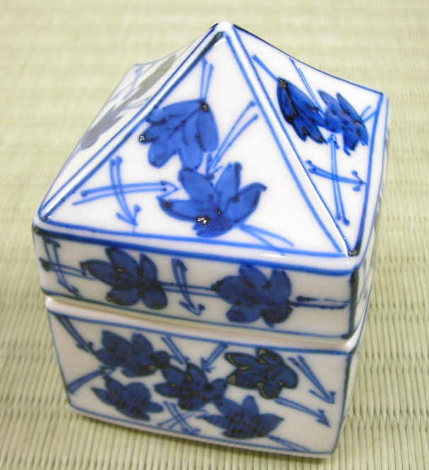 A554 【蓮型香炉】 青花 染付 時代物 香道具 箱付 傷有｛＃ 楽天市場