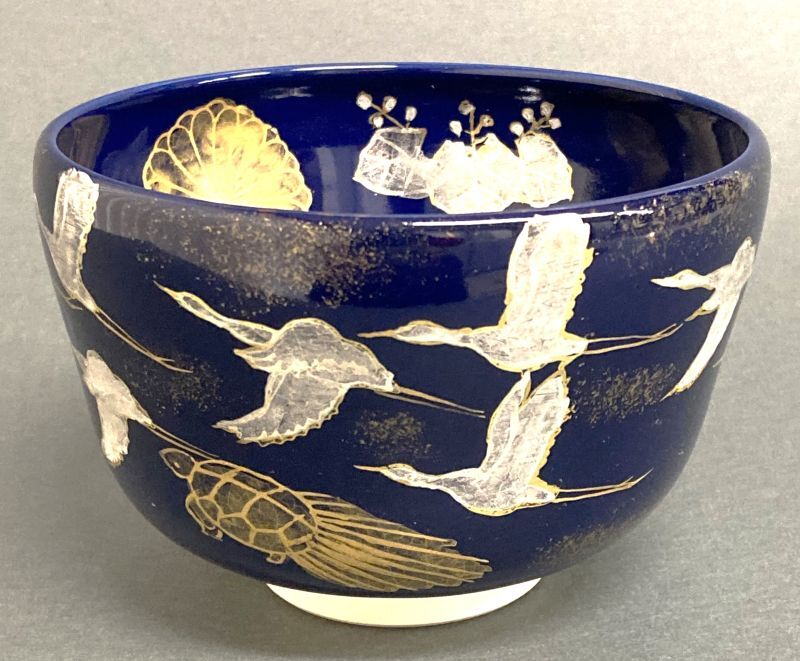 茶道具】瑠璃釉 金銀彩 菊桐に鶴亀図 茶碗 *木田義仁*