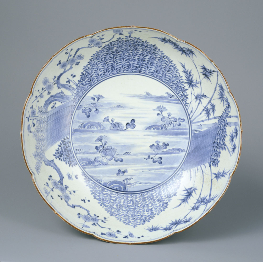 白と青の美しきコントラスト！伊万里焼こと「肥前磁器」の歴史を辿る