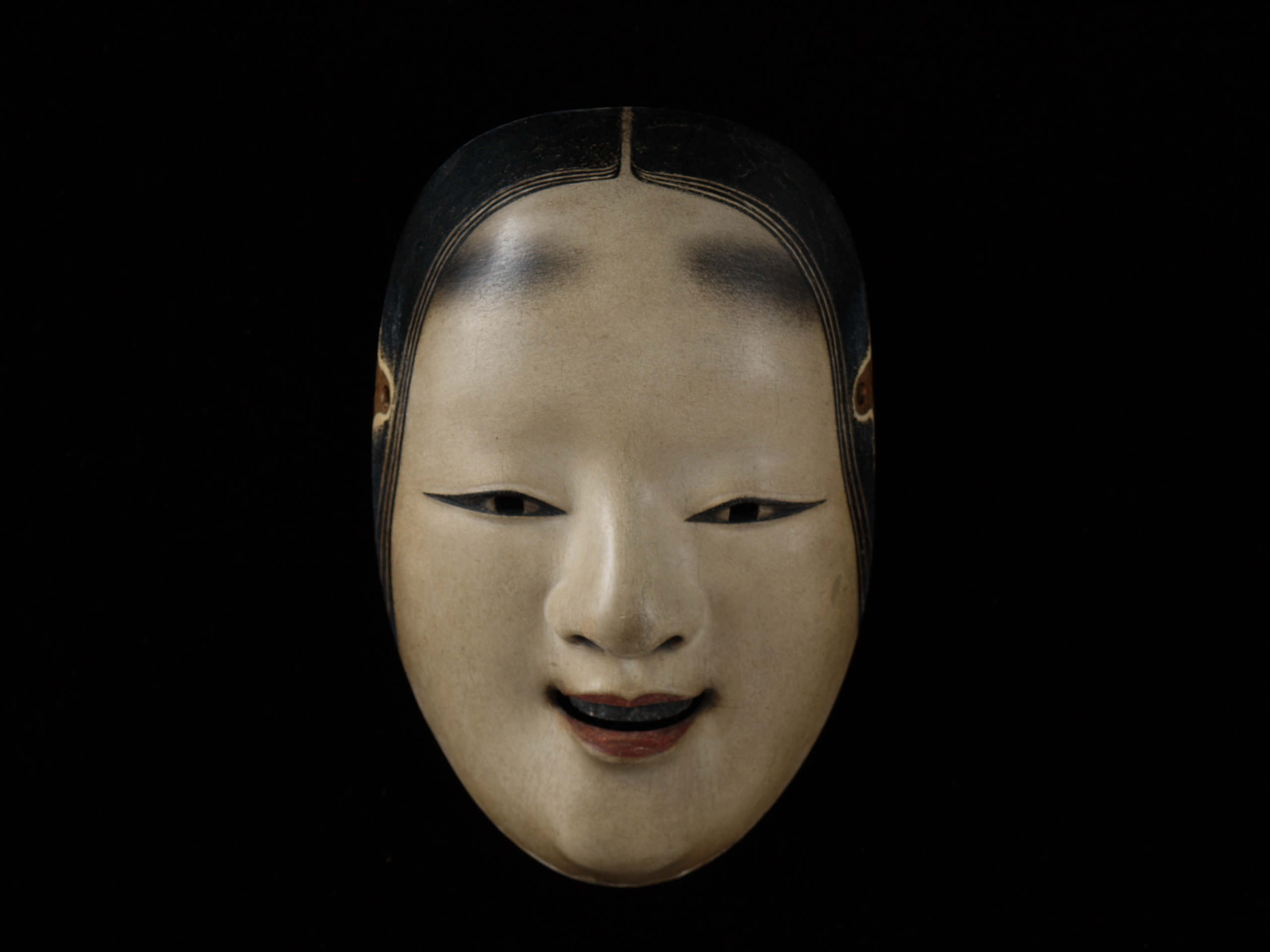 能面 木製 表情豊か