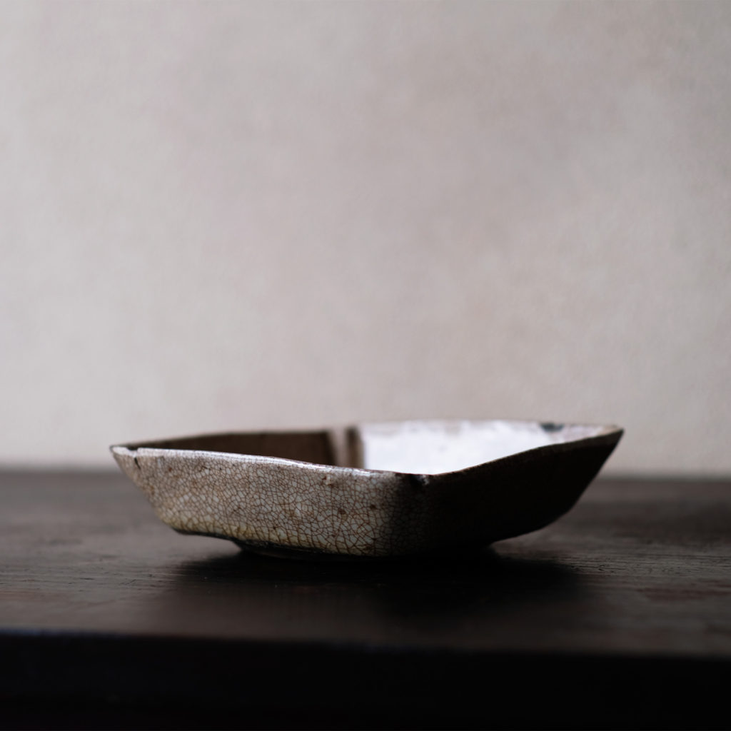 瀬戸 御深井焼 四方皿 | 骨董と詩学 Antique & Poetics | 蛇韻律