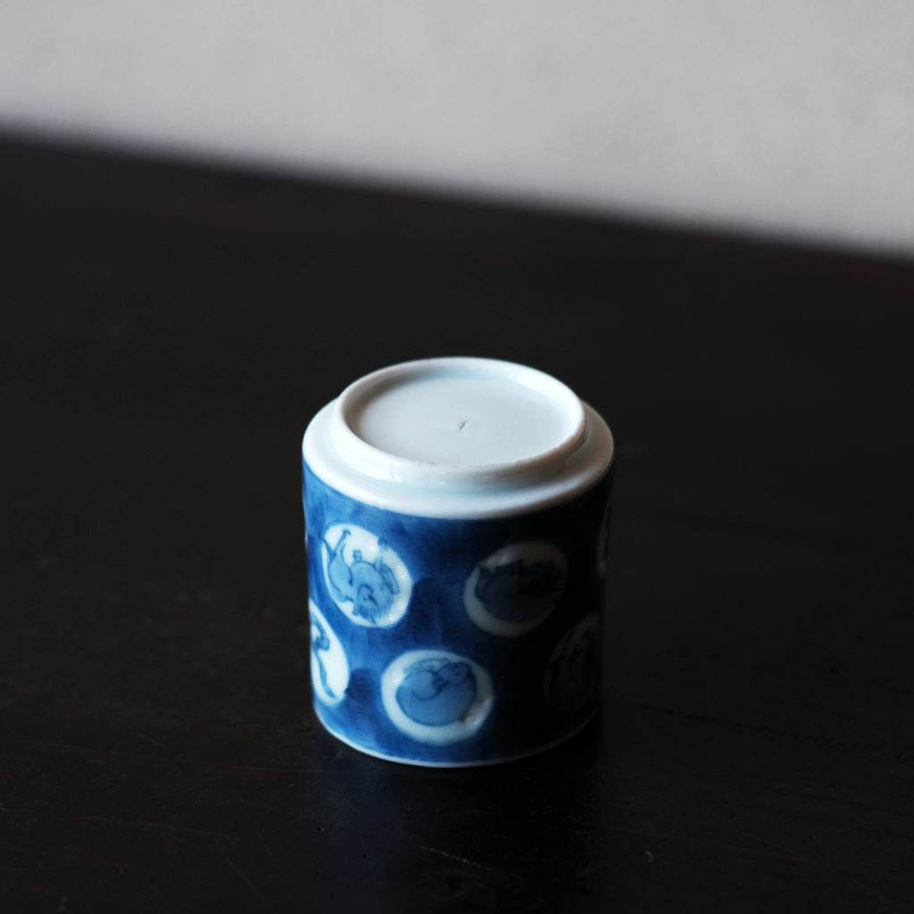 古伊万里 染付 氷裂文 覗き猪口 骨董 古伊万里染付氷裂小花文覗き猪口