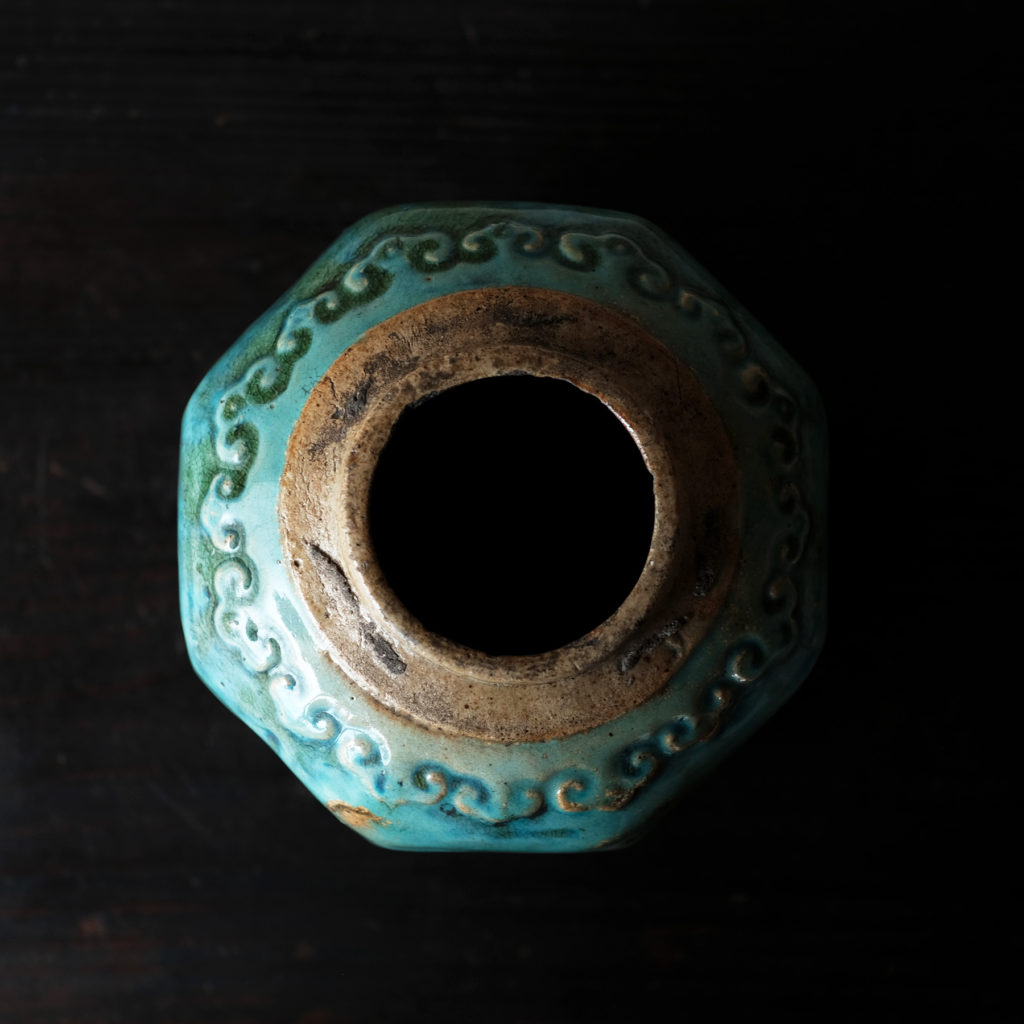 清朝 石湾窯 緑釉陽刻面取壺 | 骨董と詩学 Antique & Poetics | 蛇韻律