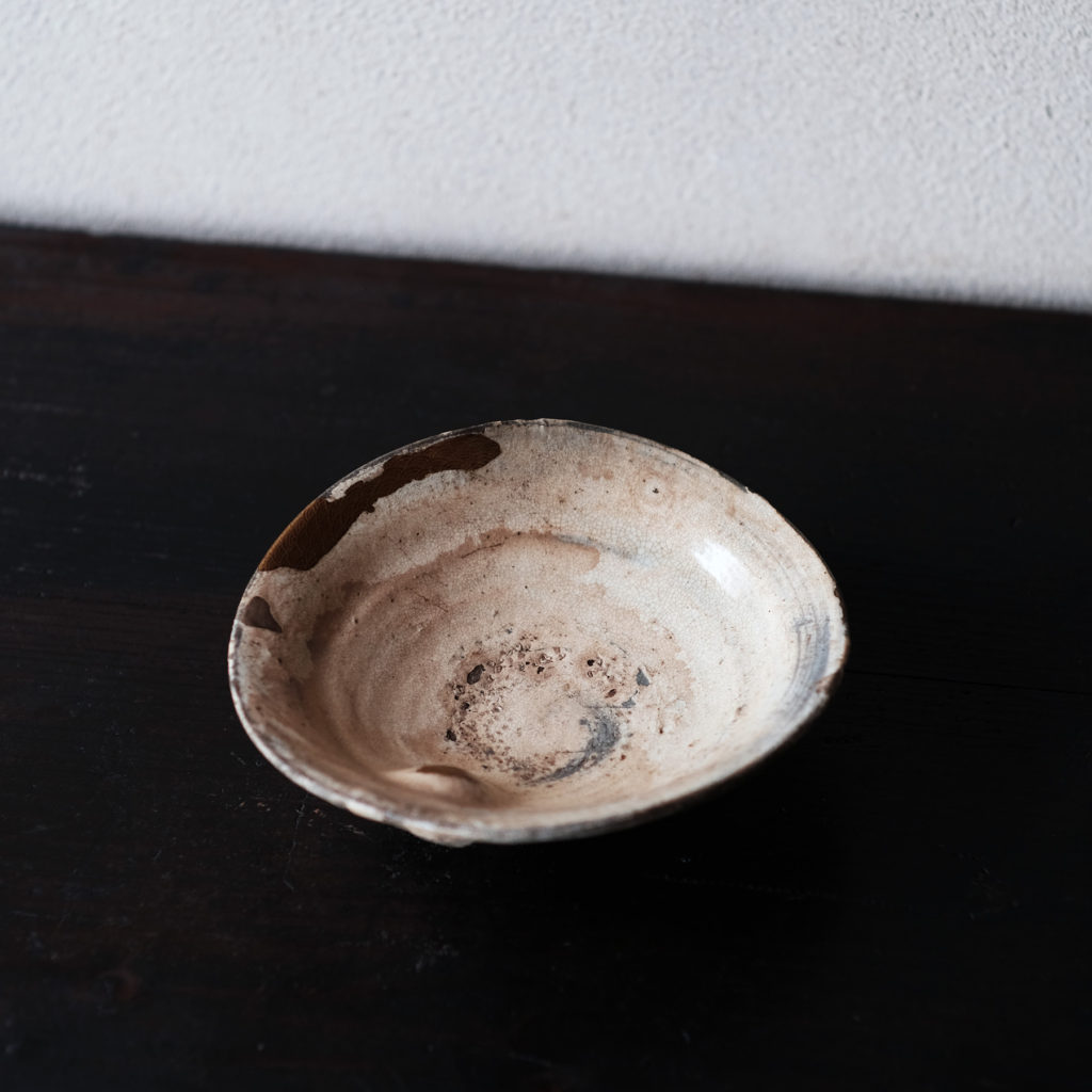 李氏朝鮮 鶏龍山窯 刷毛目平盃 | 骨董と詩学 Antique & Poetics | 蛇韻律