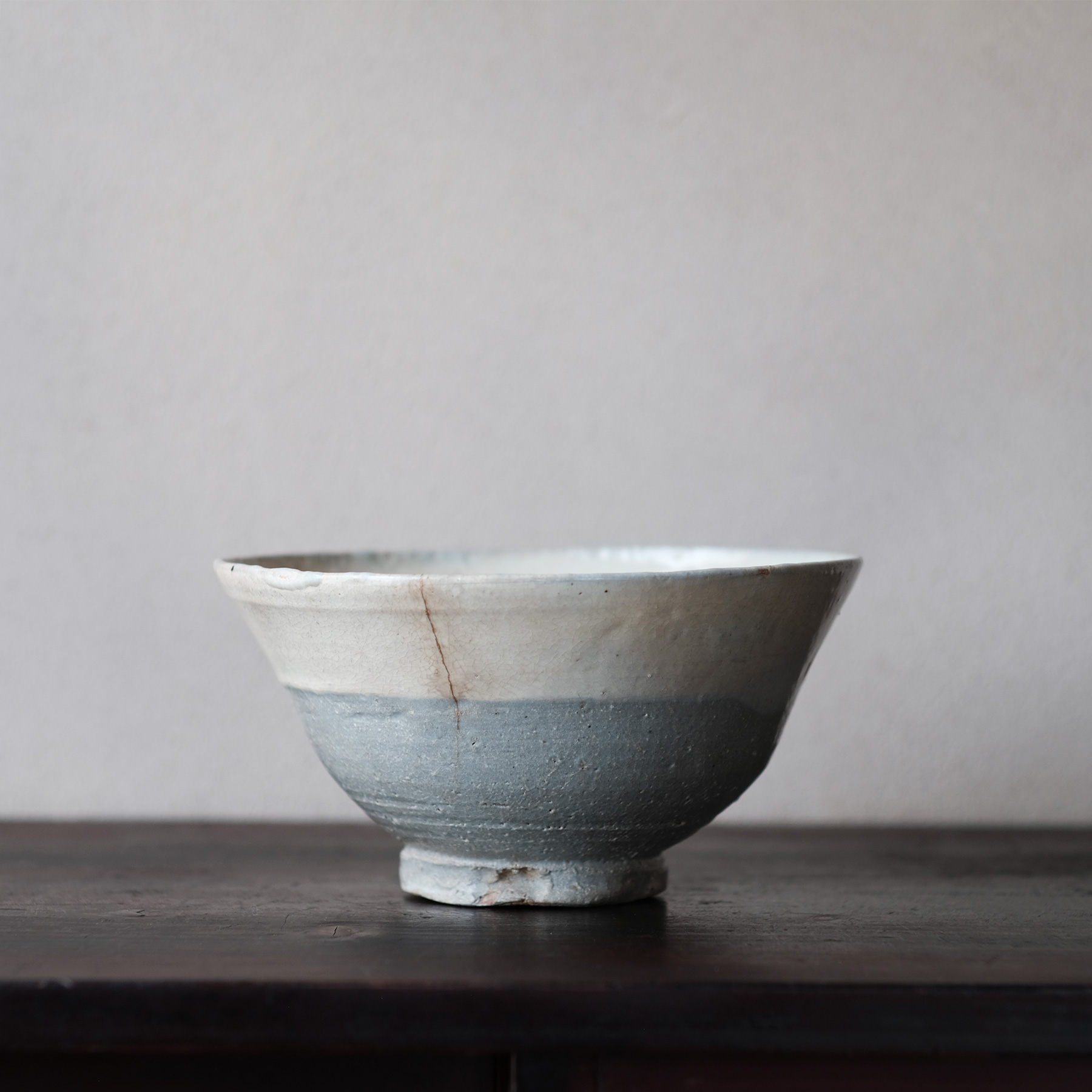 名碗 凛とし姿が美しい 刷毛目 平茶碗 銘(水月) 李朝