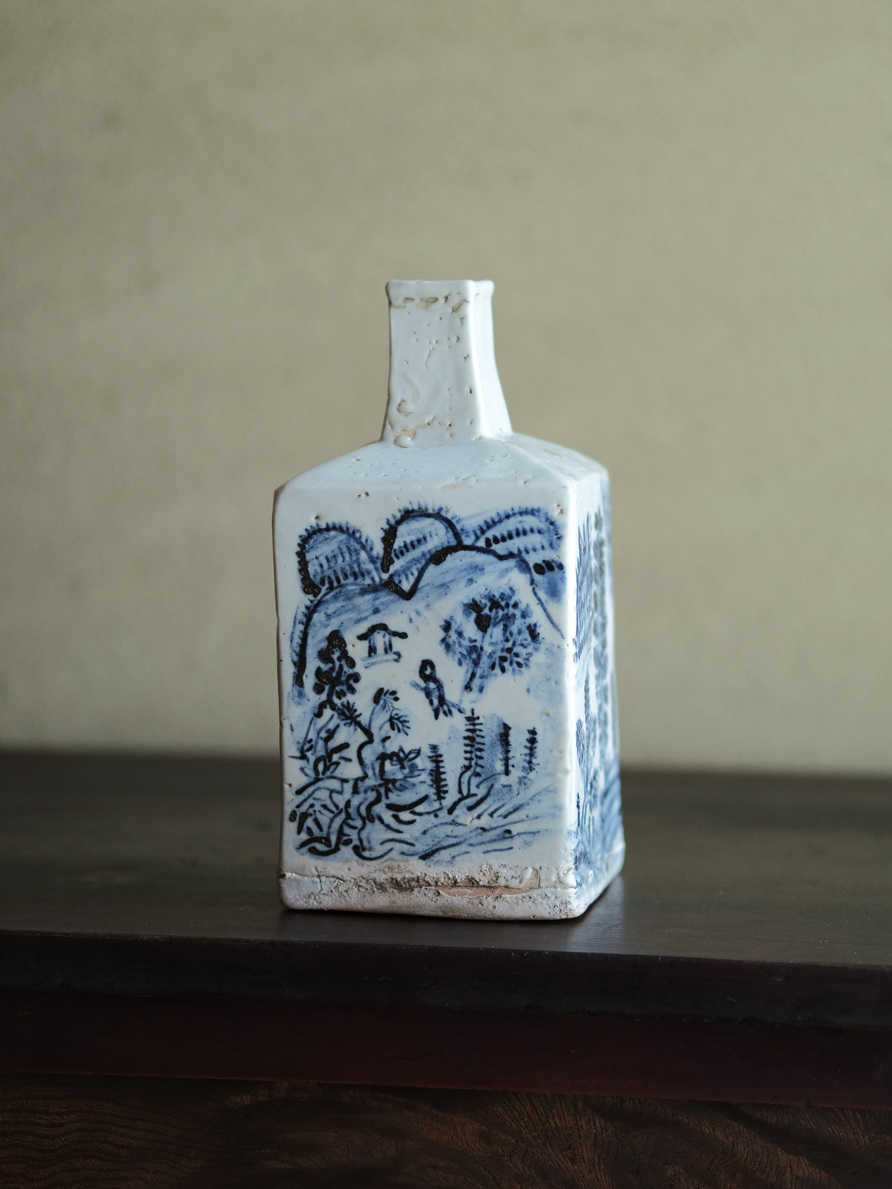 李氏朝鮮 青画山水文角瓶 | 骨董と詩学 Antique & Poetics | 蛇韻律