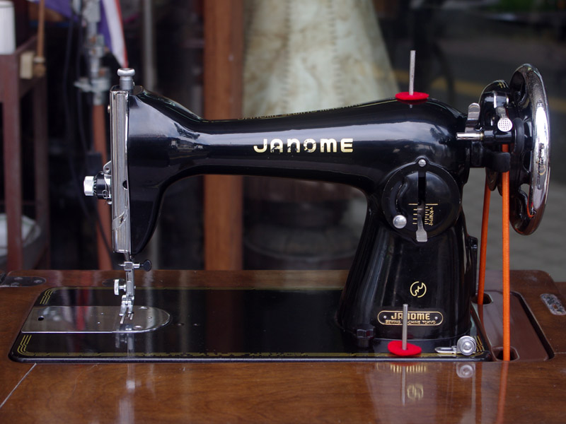 No.706 Janome ジャノメ製 家庭用足踏みミシン：アンティークミシン