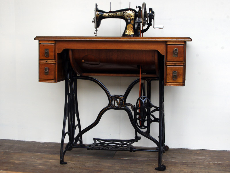 No.372 NAUMANN ドイツ・ナウマン製 家庭用足踏みミシン：アンティーク