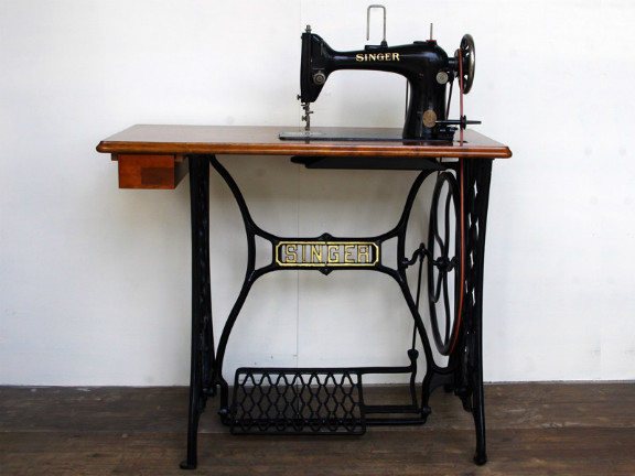 No.379 SINGER 103 シンガー製 職業用足踏みミシン：アンティーク