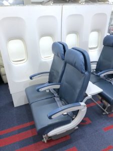 A320 ウィンドウパネル スタンド式 航空機 飛行機 本物 客室部品