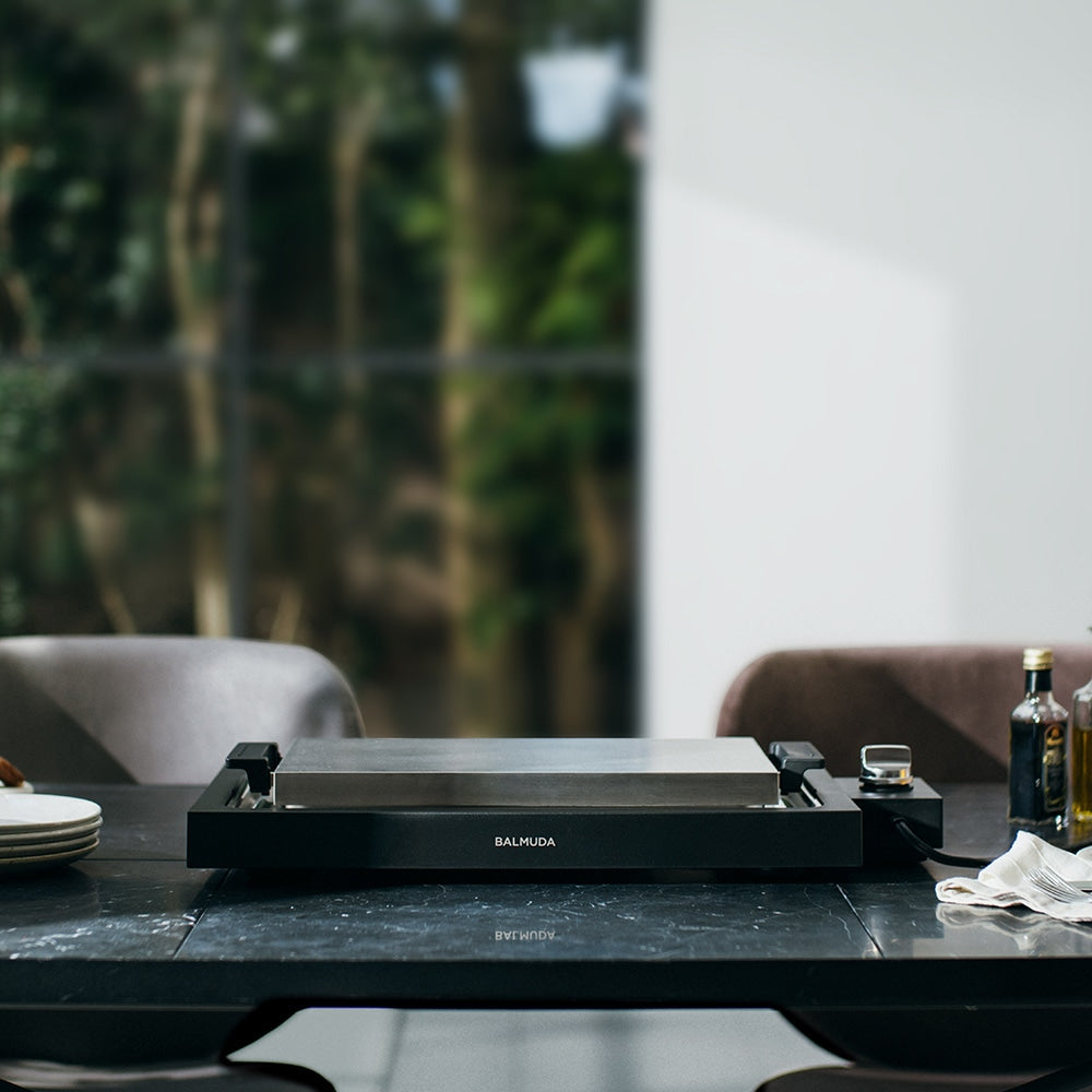 ライブキッチンの おいしさと楽しさを実現する ホットプレート BALMUDA