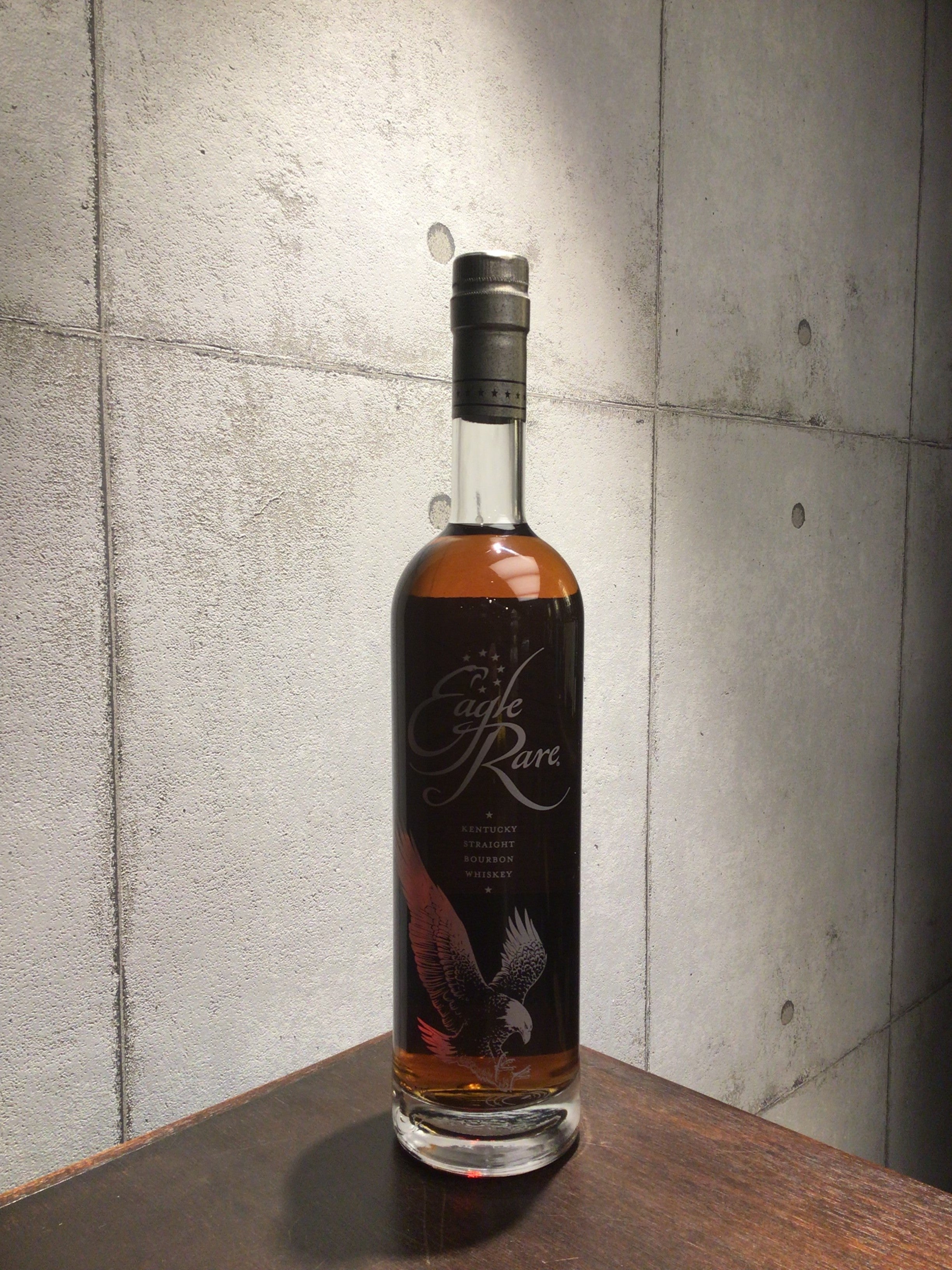 イーグルレア 10年 バーボンウイスキー 50.5% ※栓テープに破れ有