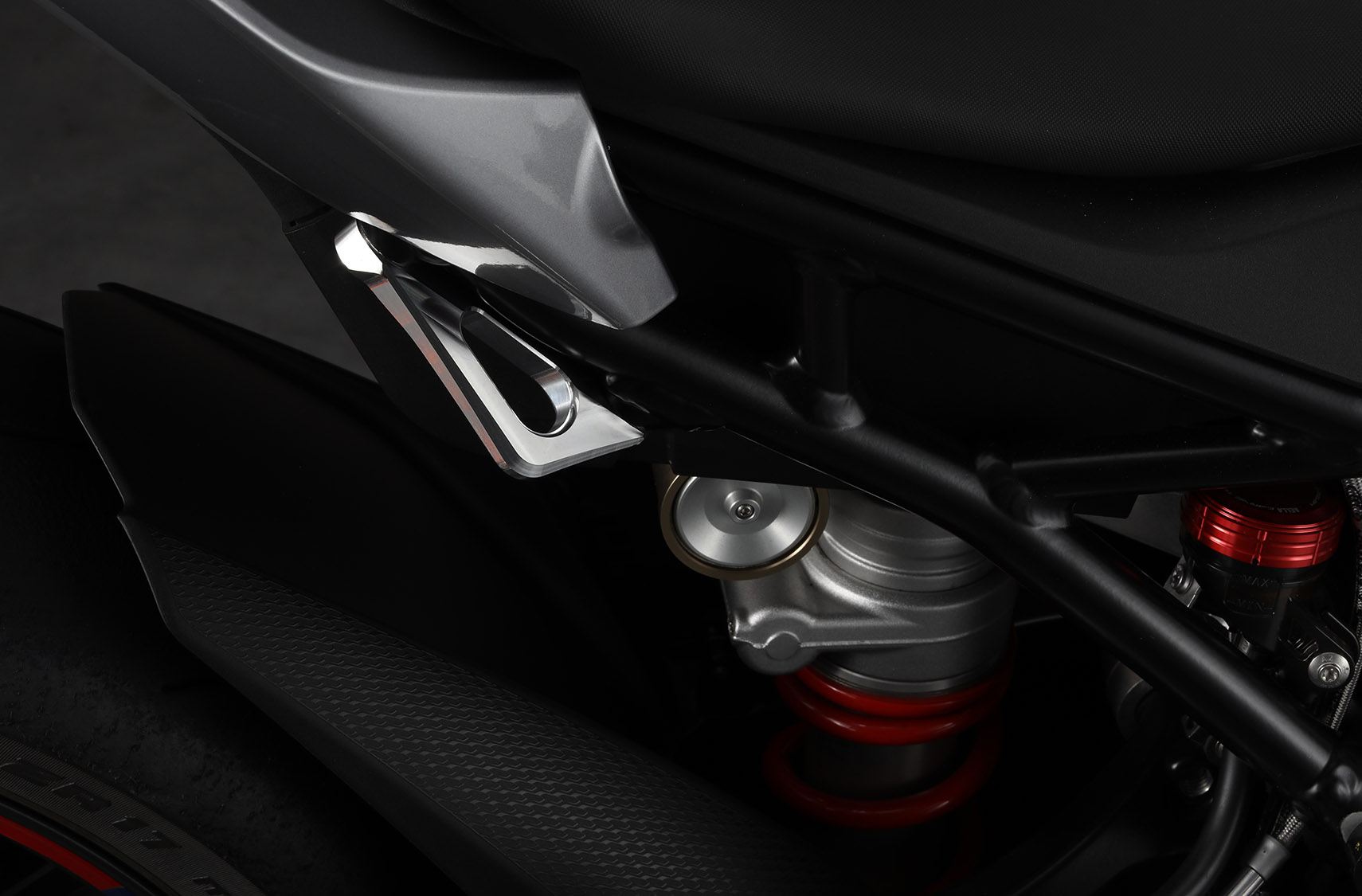 タイダウンフックプレート(S1000RR '19～) | AELLA オンラインショップ