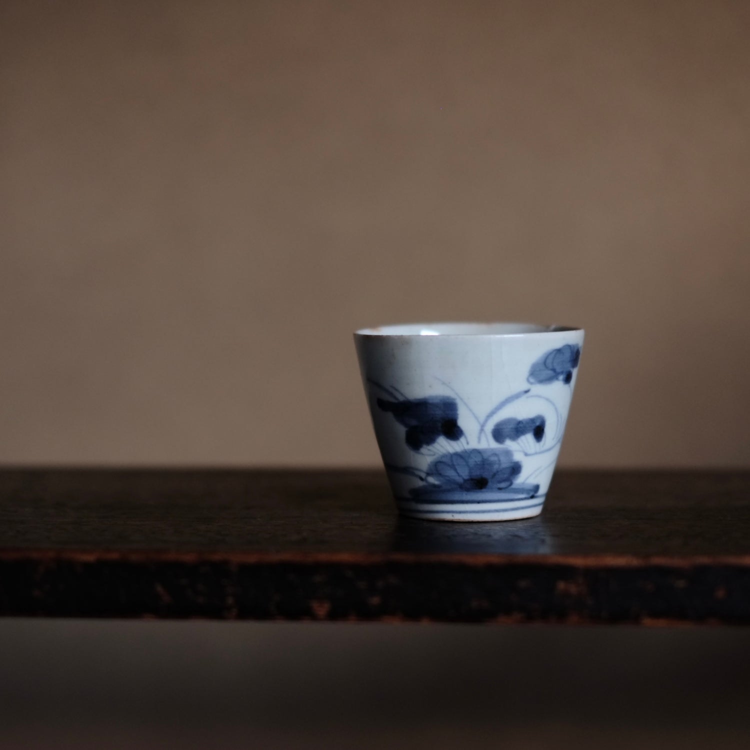 387 古伊万里大振染付菖蒲草花八橋図蕎麦猪口 無傷美品 江戸中期 387