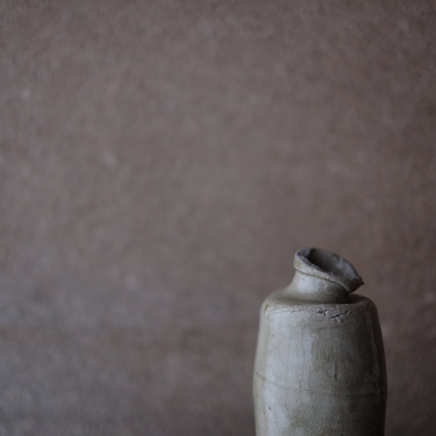 ひしゃげ灰釉徳利 瀬戸・美濃 (江戸時代) – 逢季荘
