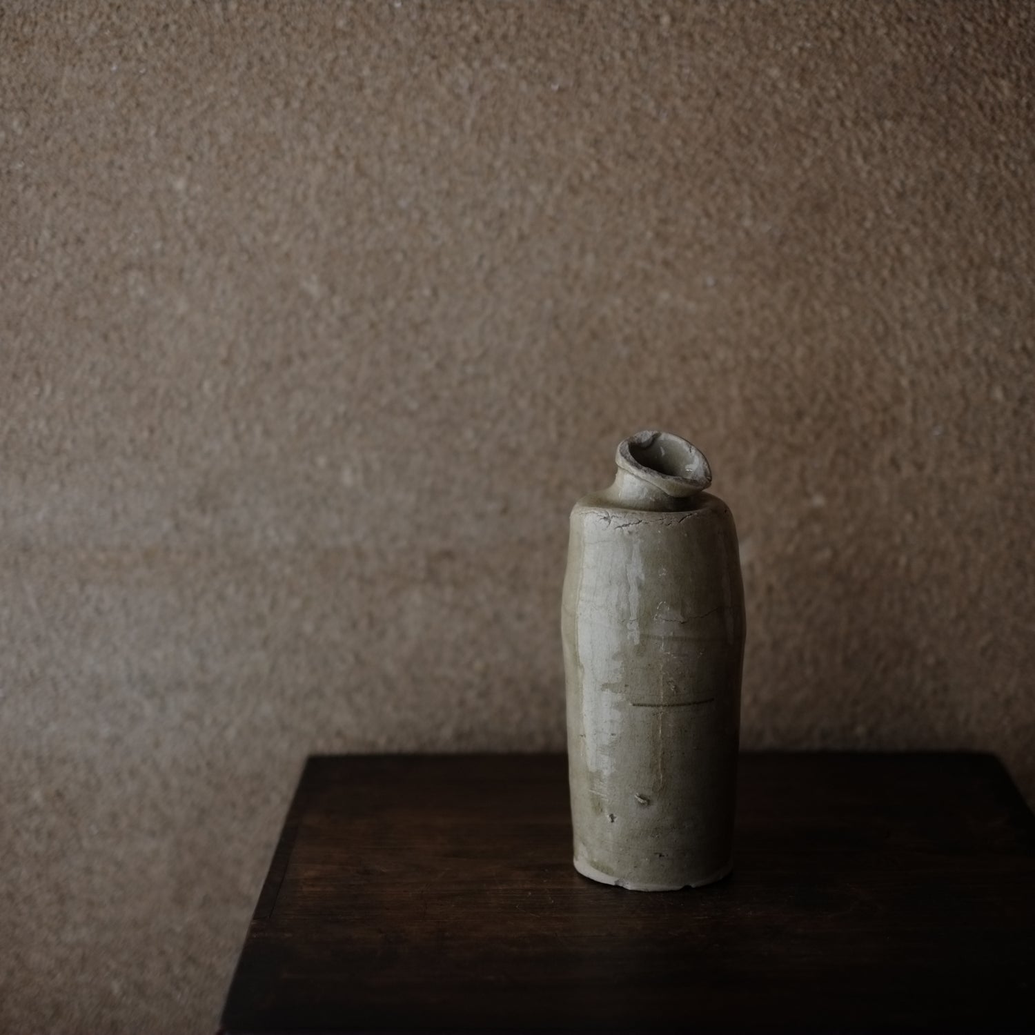 ひしゃげ灰釉徳利 瀬戸・美濃 (江戸時代) – 逢季荘