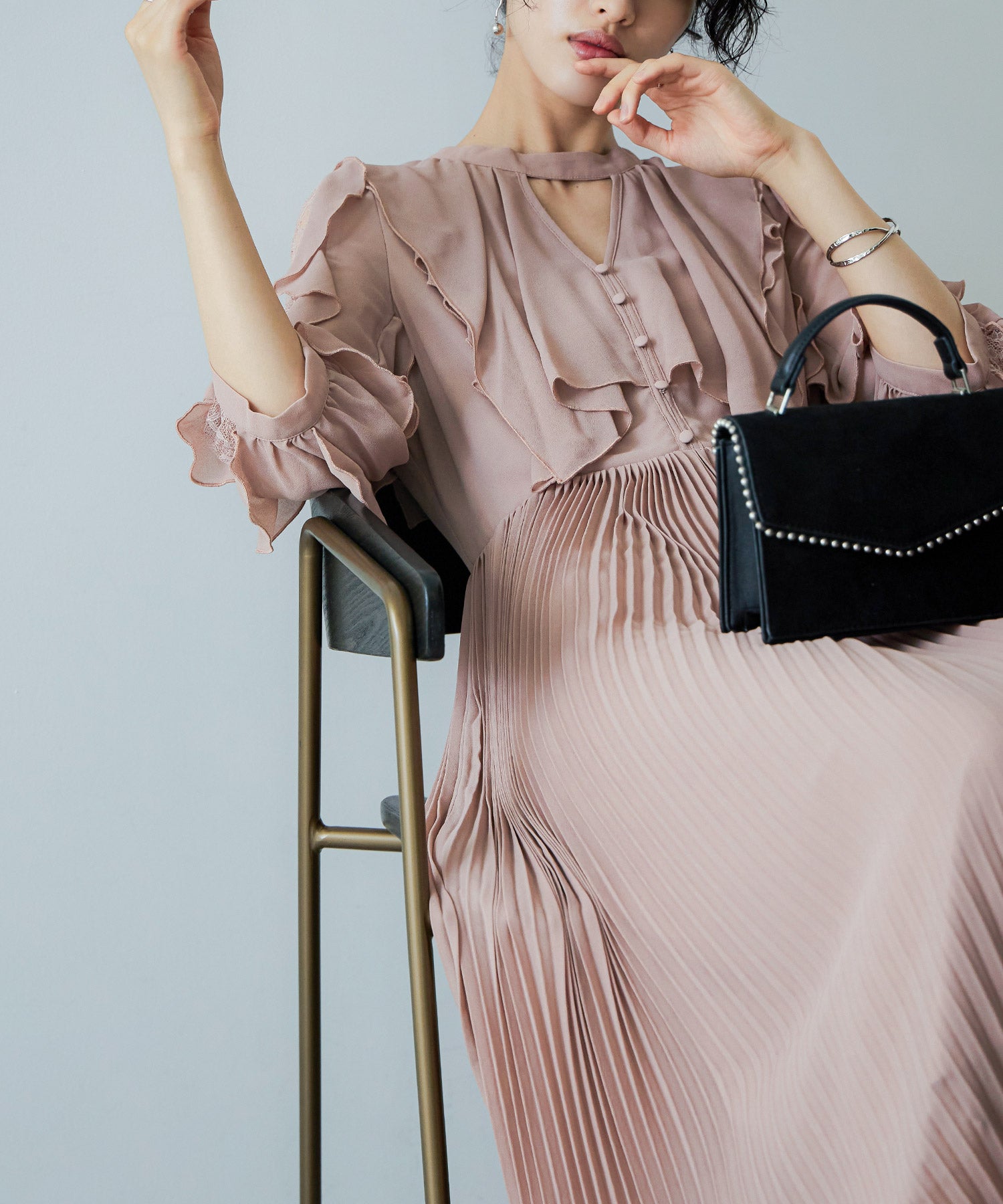 ラッフルキーホールネックドレス｜パーティードレス・結婚式ワンピース