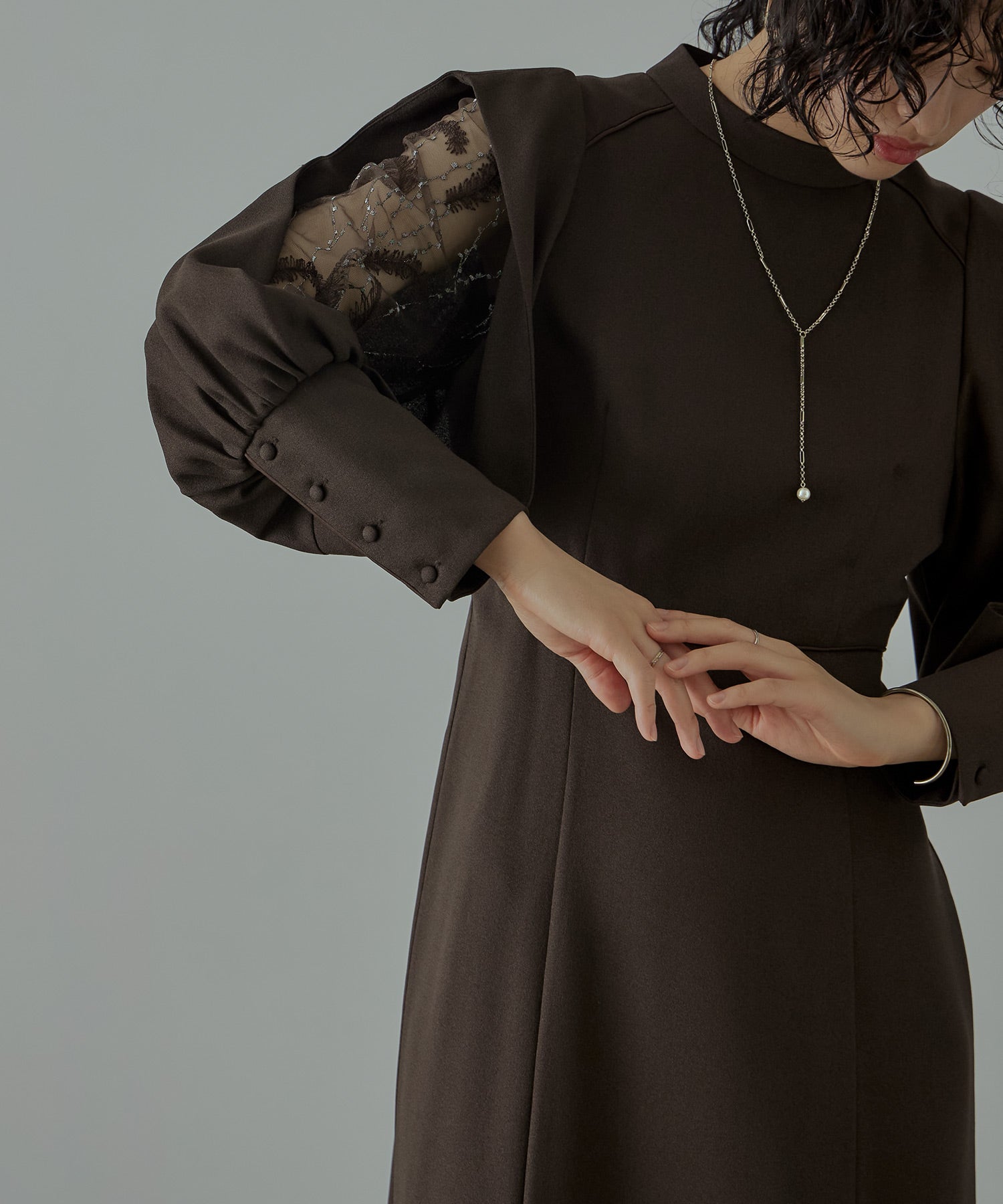 スリーブスリット刺繍レースフレアドレス｜パーティードレス・結婚式