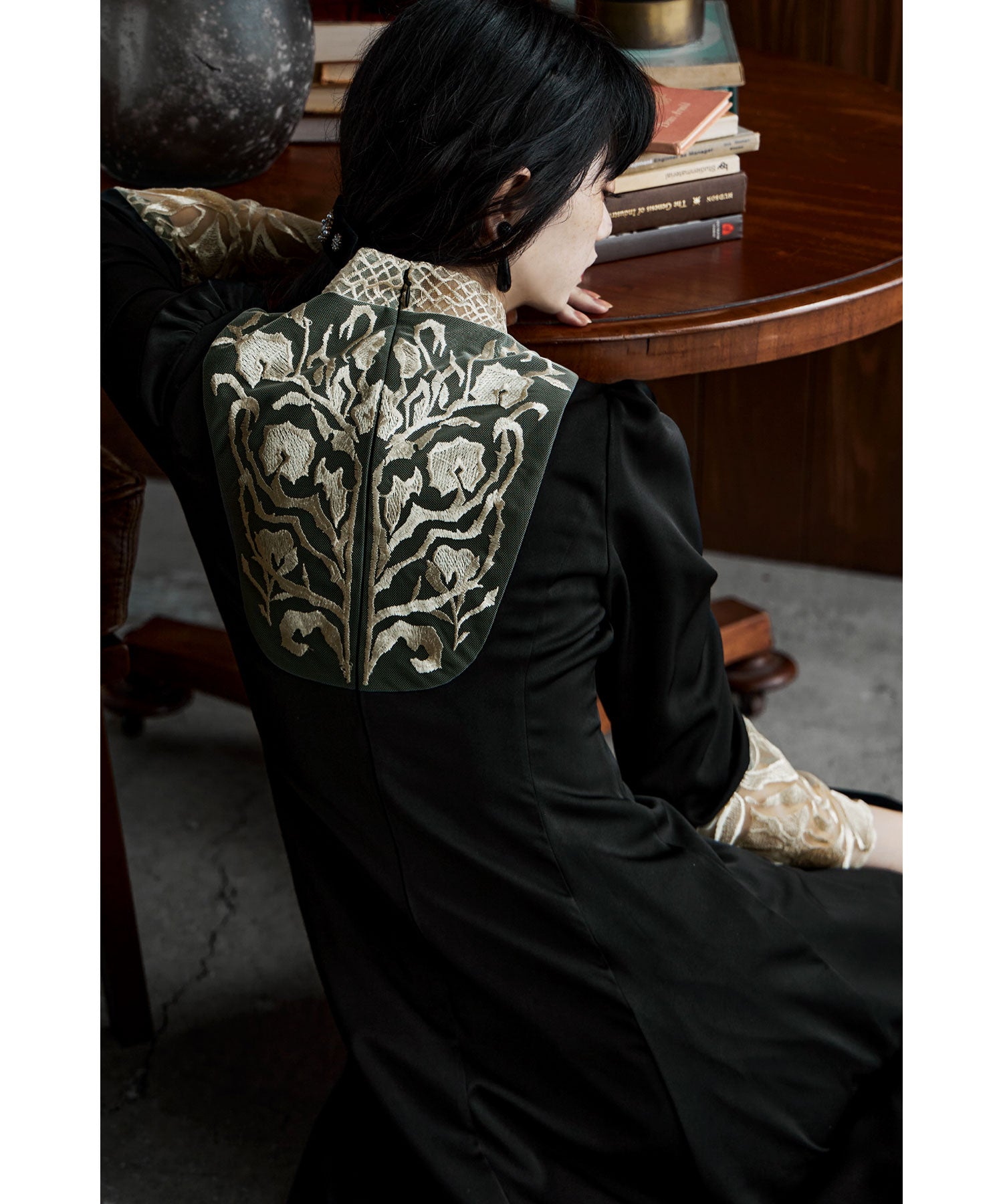 バック刺繍フレアドレス｜パーティードレス・結婚式ワンピース - etoll.