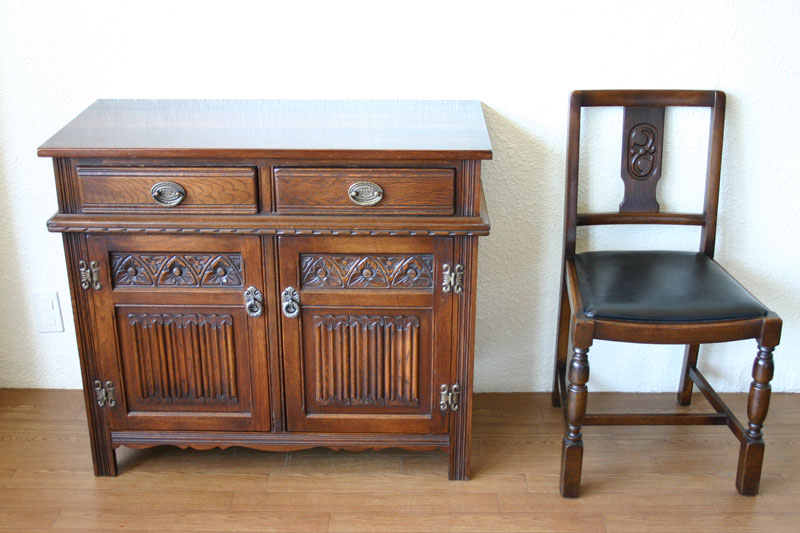 英国アンティーク 高級キャビネット スリム オールドチャーム様式