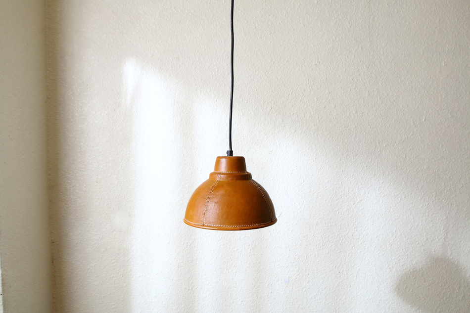 ハンドステッチ ブラウンレザーシェード ペンダントランプ