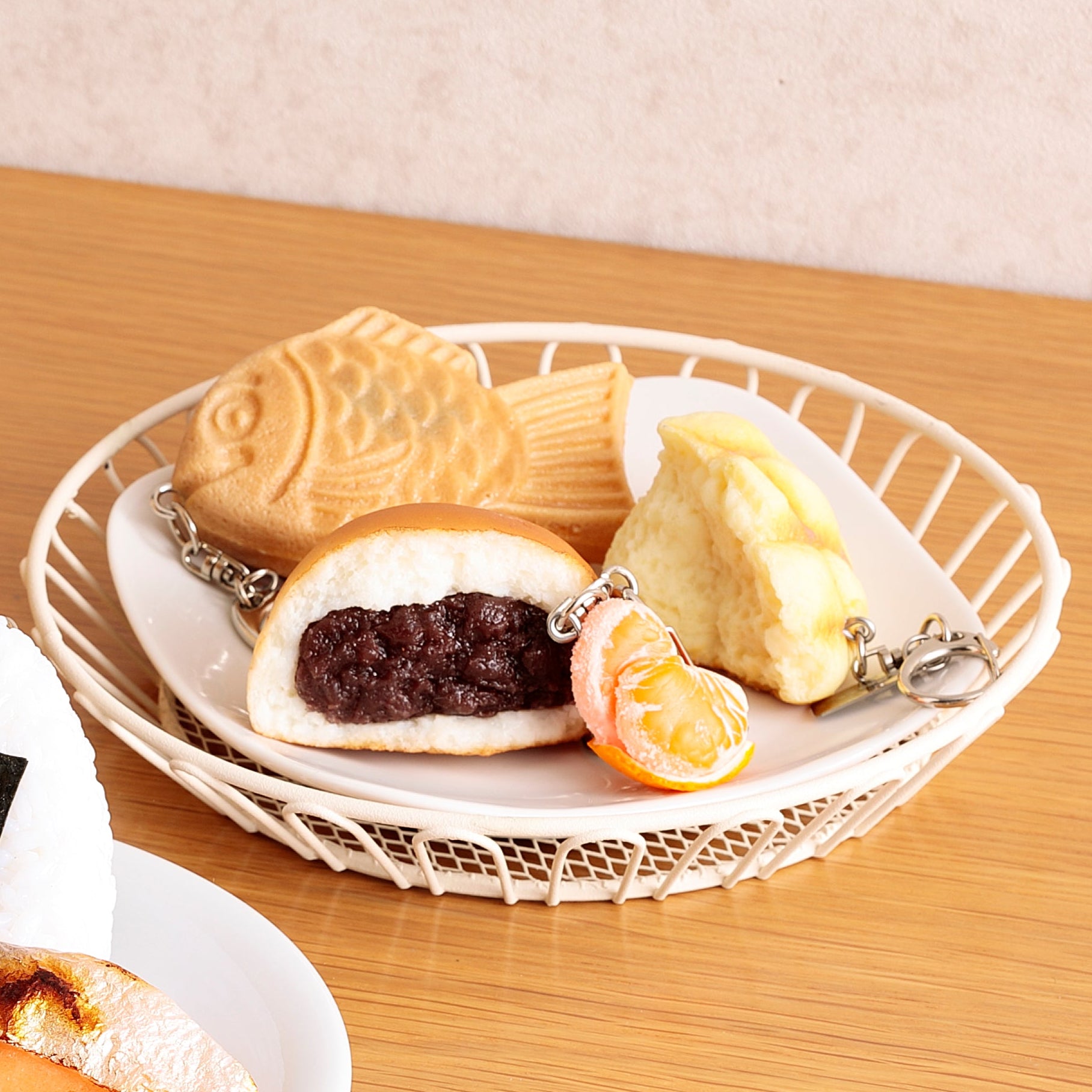 元祖食品サンプル屋「ちぎったあんぱんのキーリング (キーホルダー)」