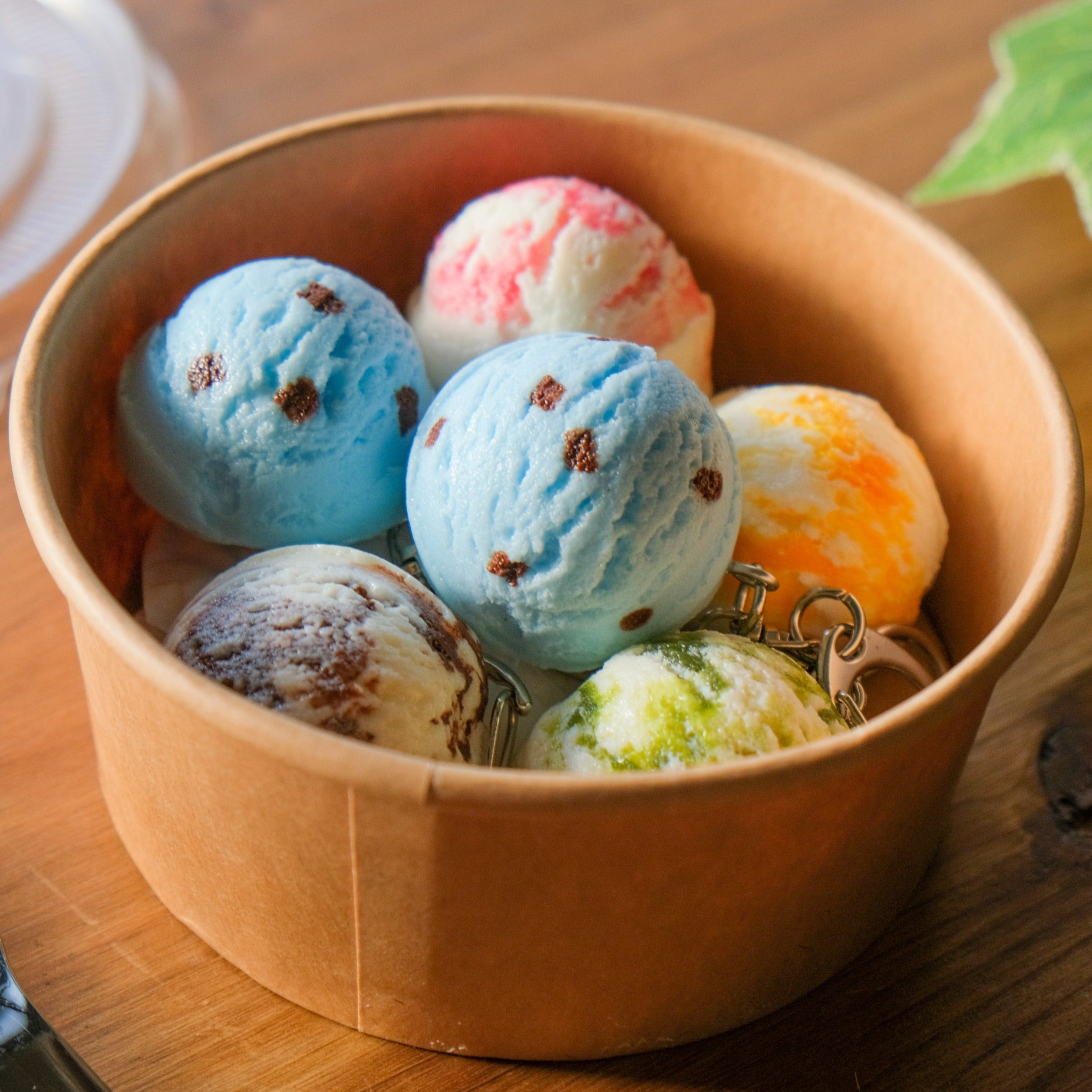 食品サンプル(IWASAKI)「アイス(オレンジ)のキーリング 」 – 元祖食品