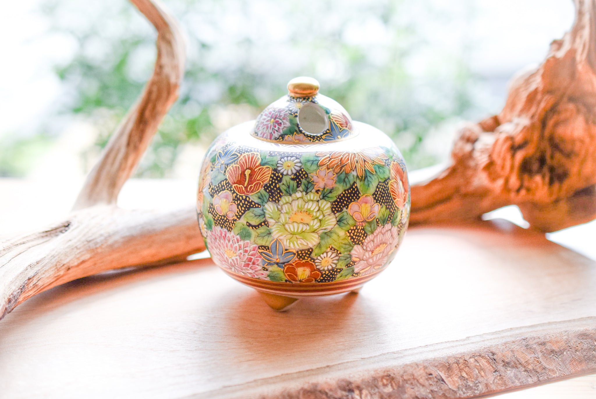 A554 【蓮型香炉】 青花 染付 時代物 香道具 箱付 傷有｛＃ 金属