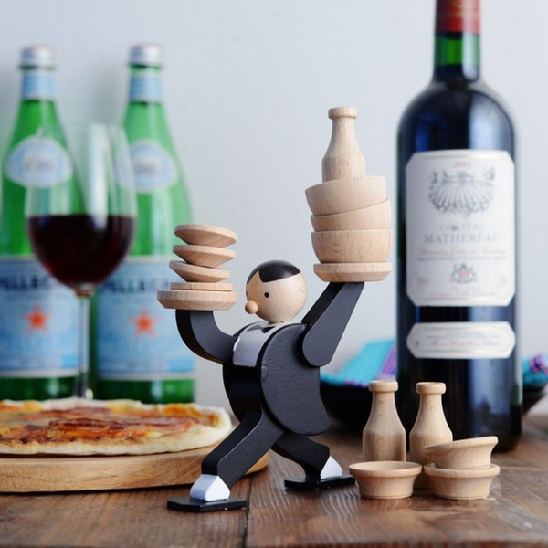 落とさないようにそーっと… ドントティップ・ザ・ウェイター