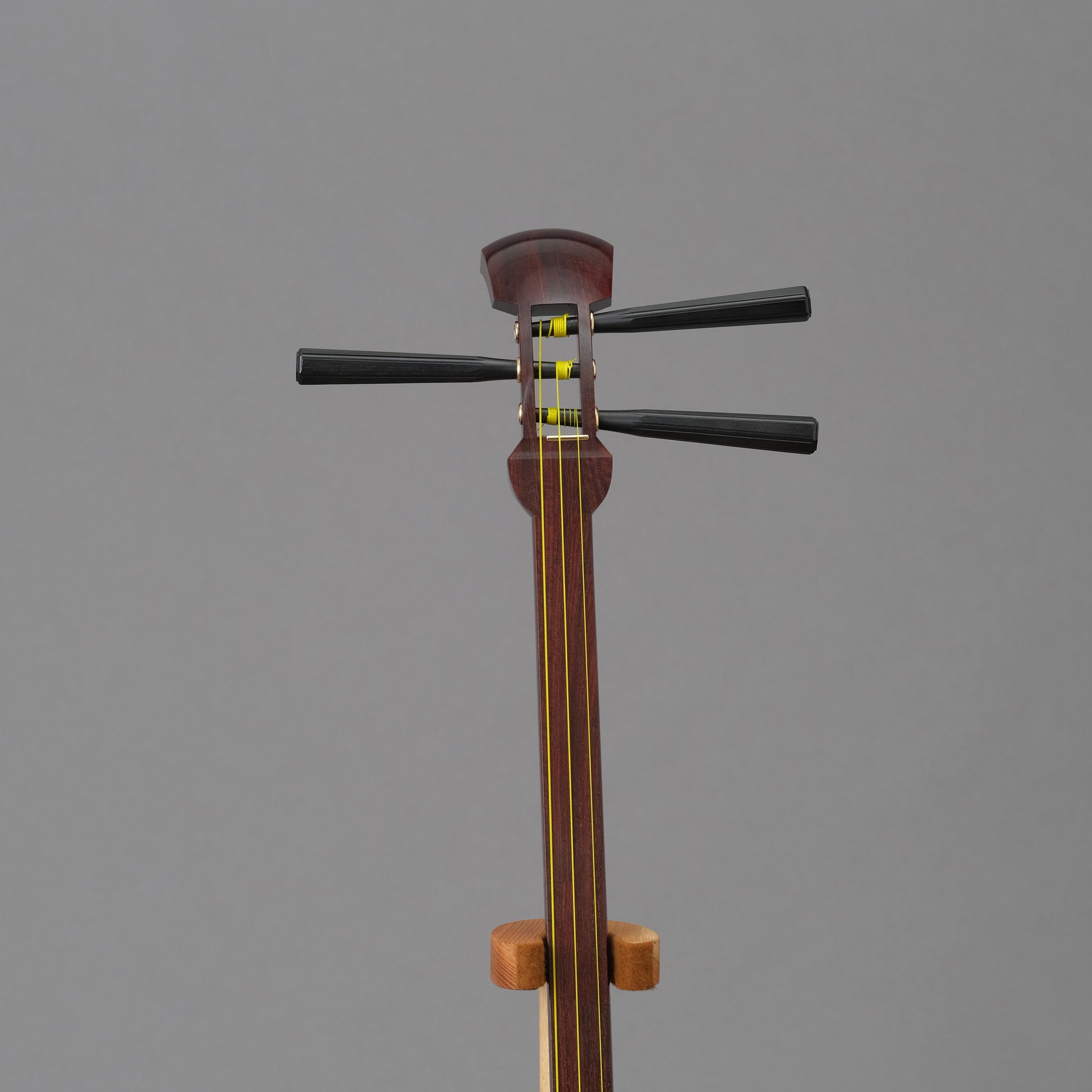 高級細棹三味線 長唄 民謡 紅木三味線 金細・トチ 子持ち綾杉胴 猫
