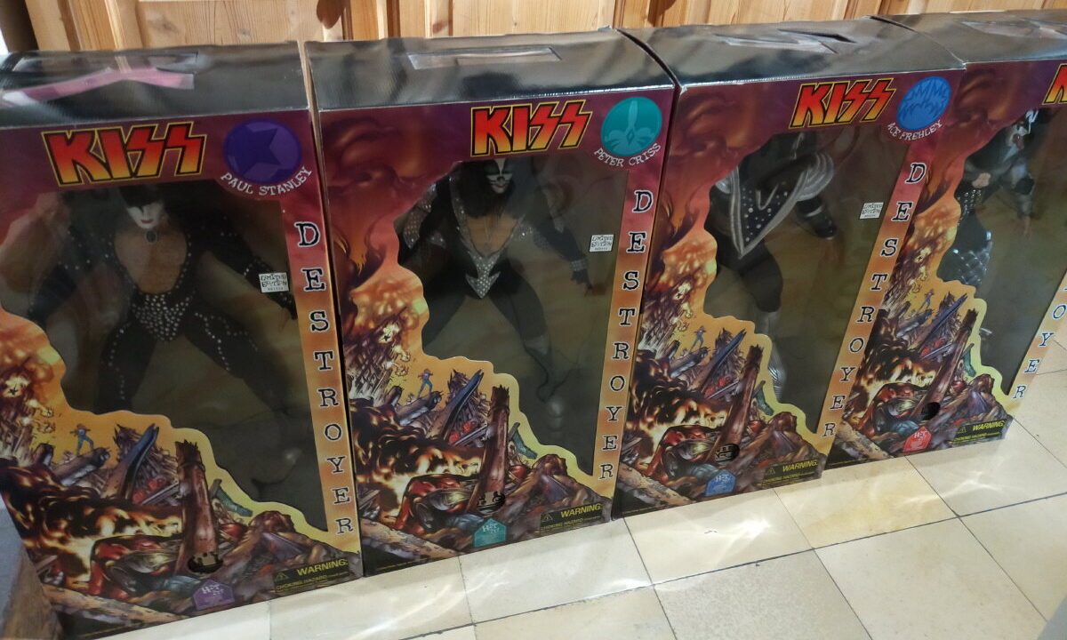 KISS Destroyer 24″ Figure (Set of 4) huge! – Eulenspiegel's KISS