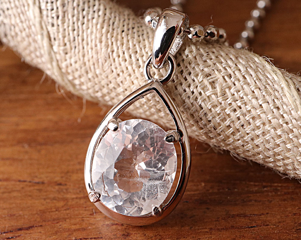 H&E社 フェナカイト ペンダントトップ ロシア産 ヘブン＆アース社