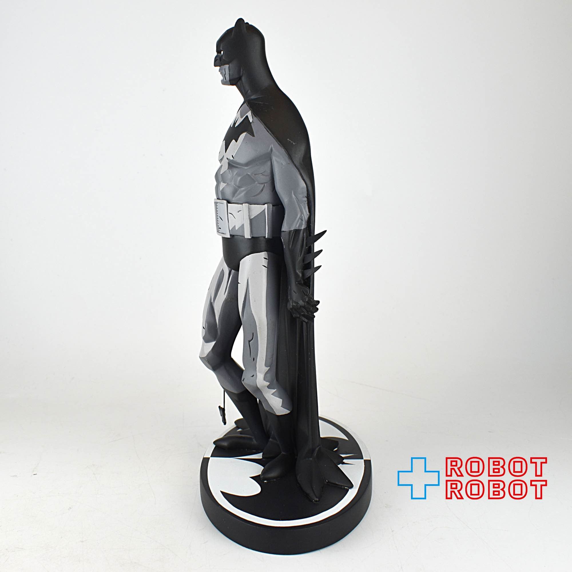 DCバットマン ヘルボーイ ブラック＆ホワイト フィギュア マイク