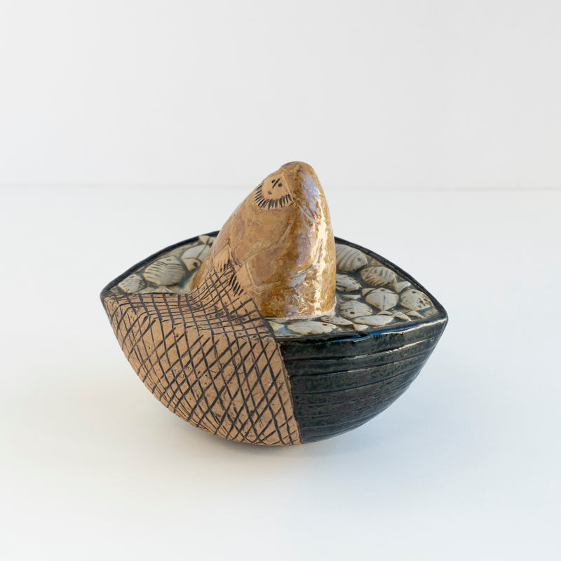 リサラーソン漁師Lisa Larson fisherman in boat