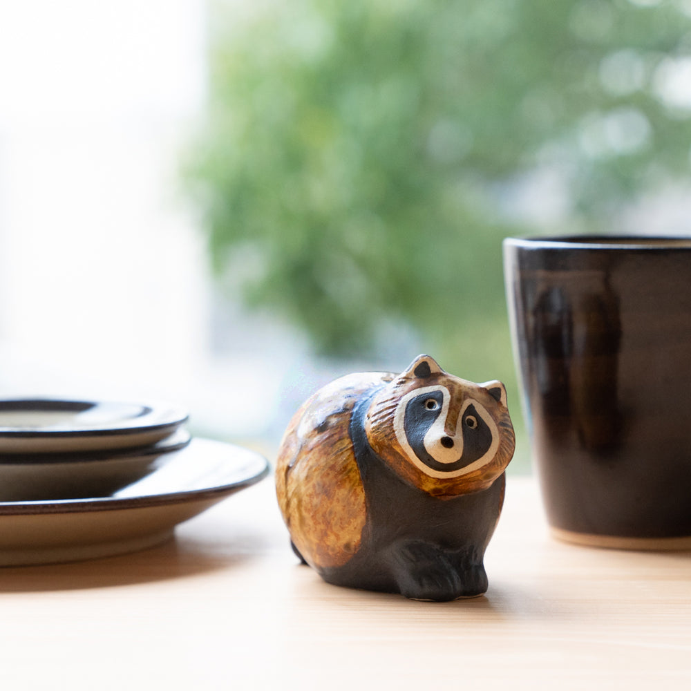 しんじるたぬき（信楽焼）