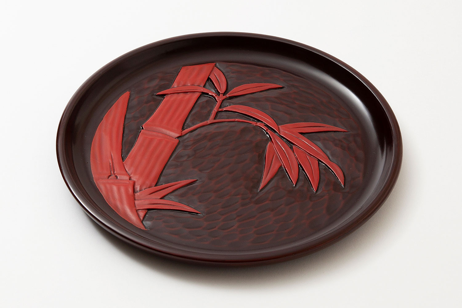鎌倉彫の丸盆8寸 一色朱 竹 | 鎌倉彫陽雅堂 公式オンライン