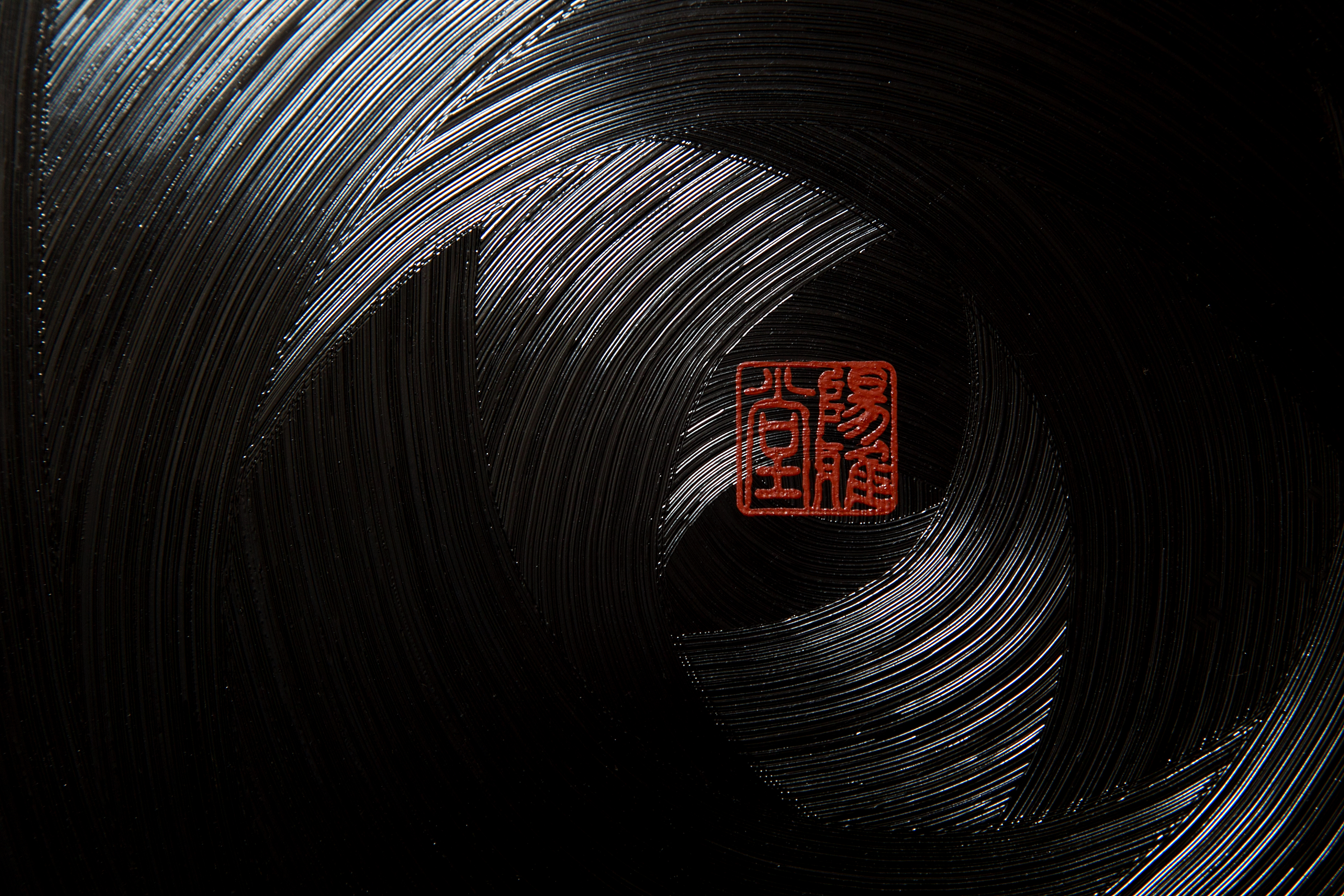 鎌倉彫の丸盆7寸 一色朱 万年青 | 鎌倉彫陽雅堂 公式オンライン