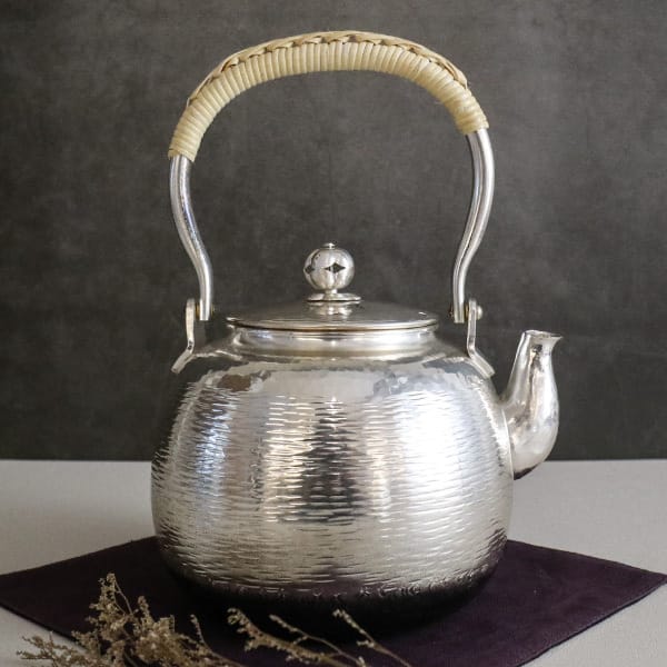 銀いぶし仕上げ 銀瓶丸型五合 秀峰堂 煎茶道具 銀瓶 湯沸し