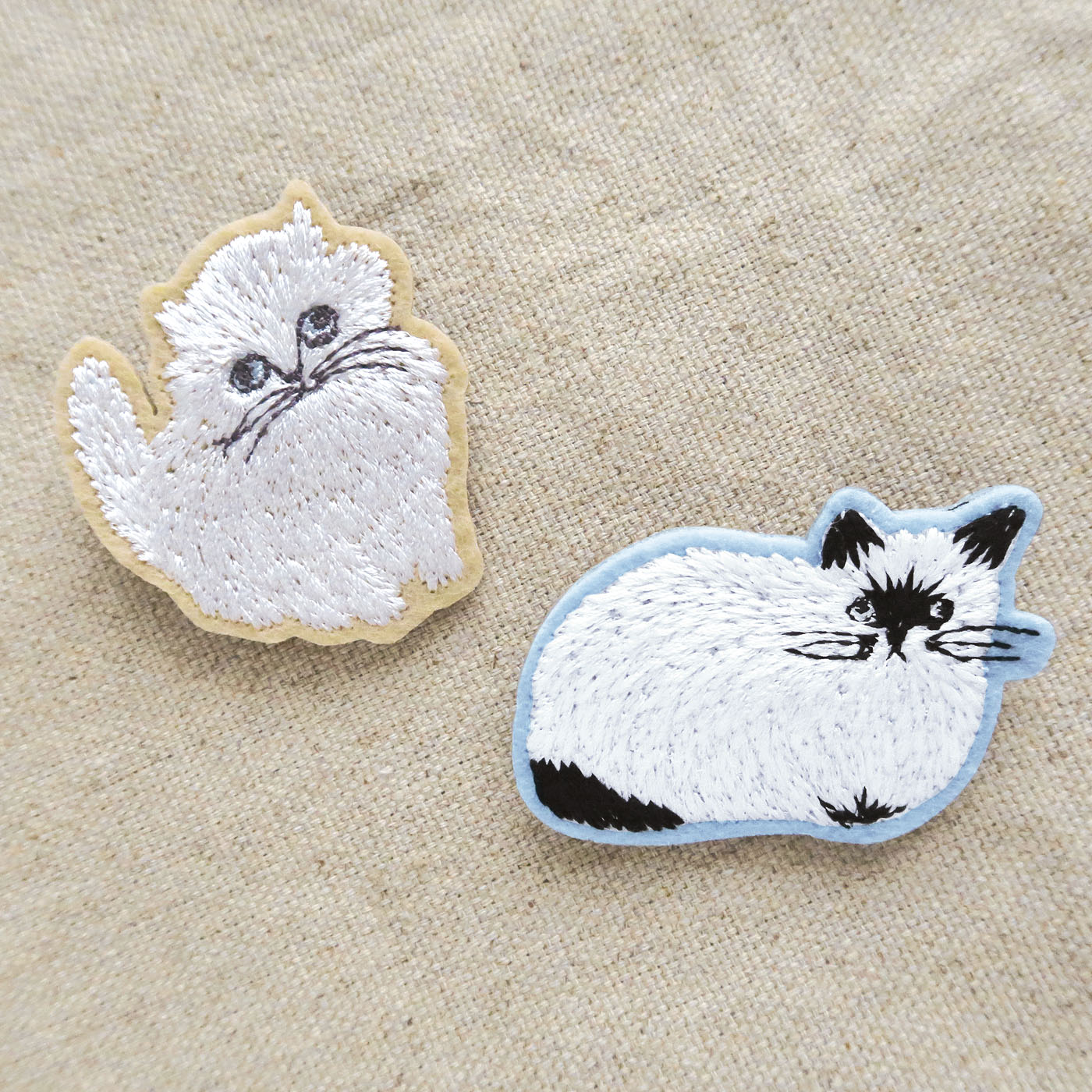 まゆ】猫のシルエット ブローチ まゆ】猫のシルエット ブローチ まゆ