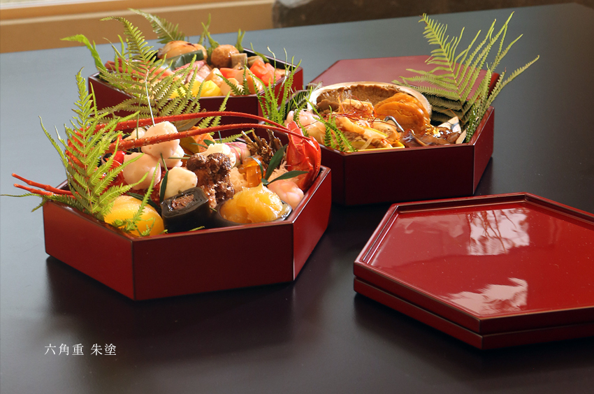 山田平安堂 六角二段重 朱塗(取皿4枚付) 重箱/漆器 : 漆器 山田平安堂