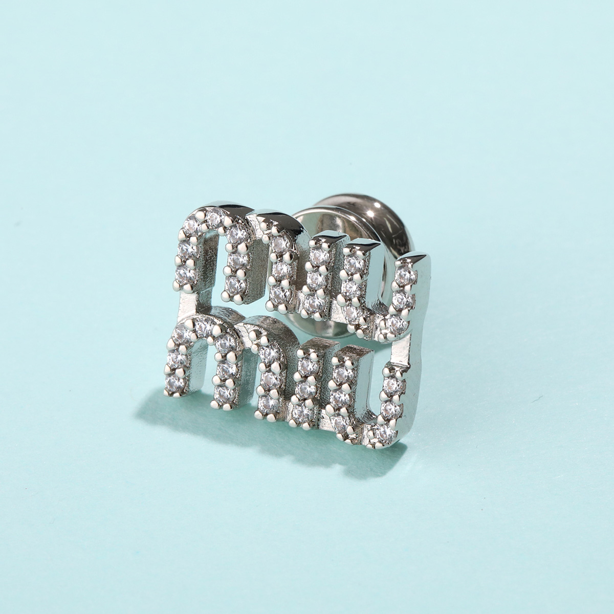 miu miu（ミュウミュウ） ブローチ 5IS097 2DNC レディース クリスタル