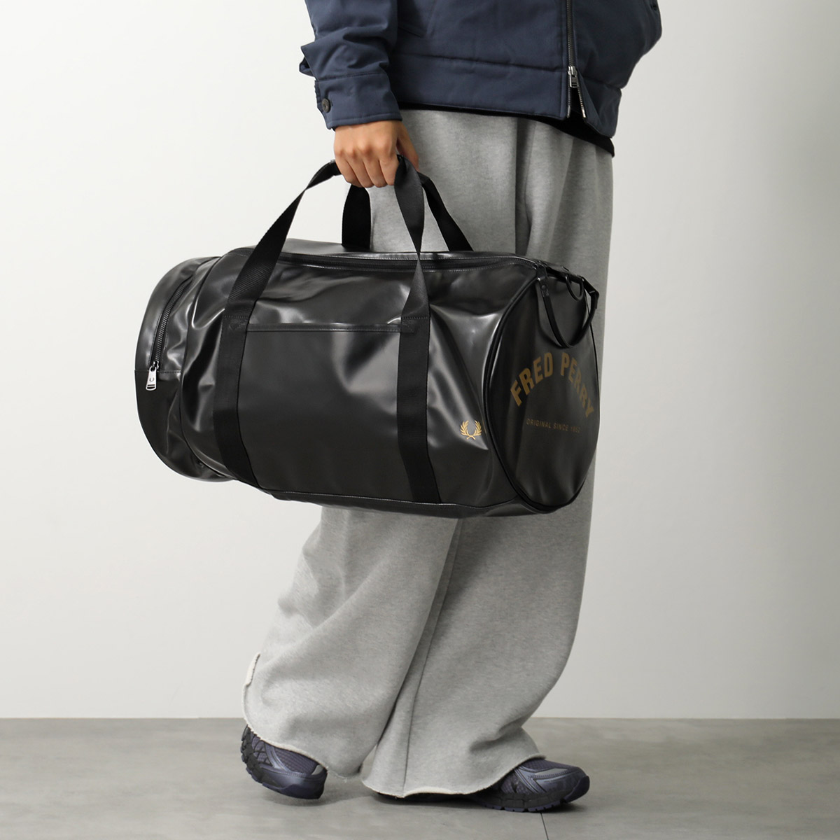 FRED PERRY（フレッドペリー） ボストンバッグ TONAL LARGE BARREL BAG