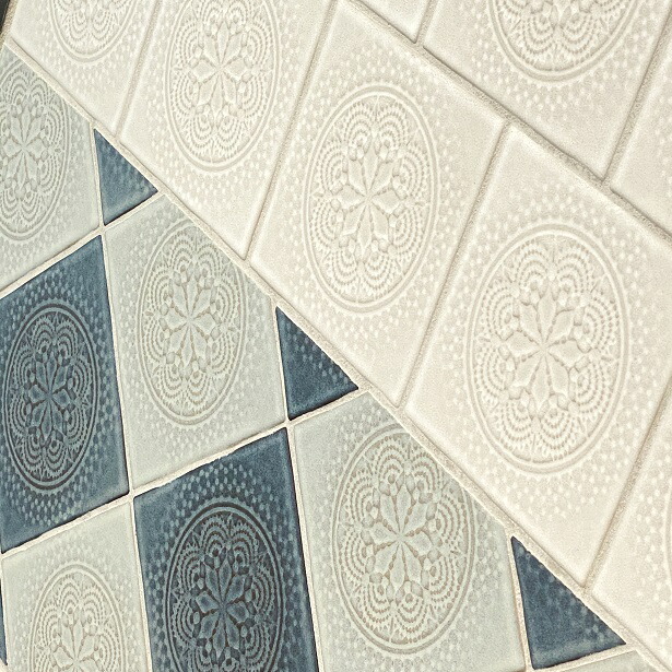 アンティーク 花柄 デザインタイル 150角 花レリーフ マジョリカタイル